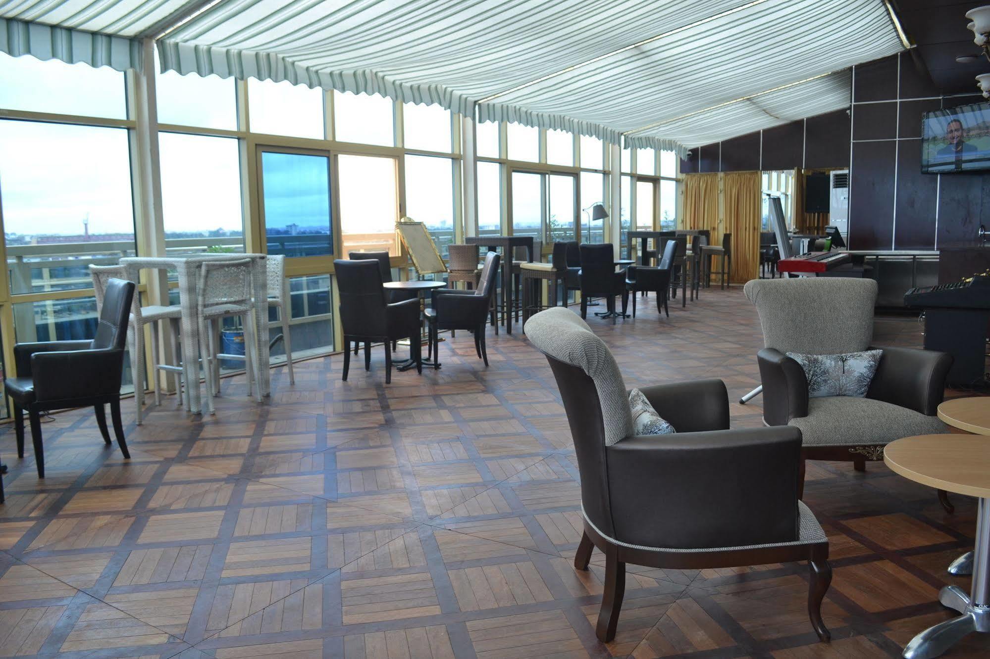 Noubou International Hotel Douala Exterior foto