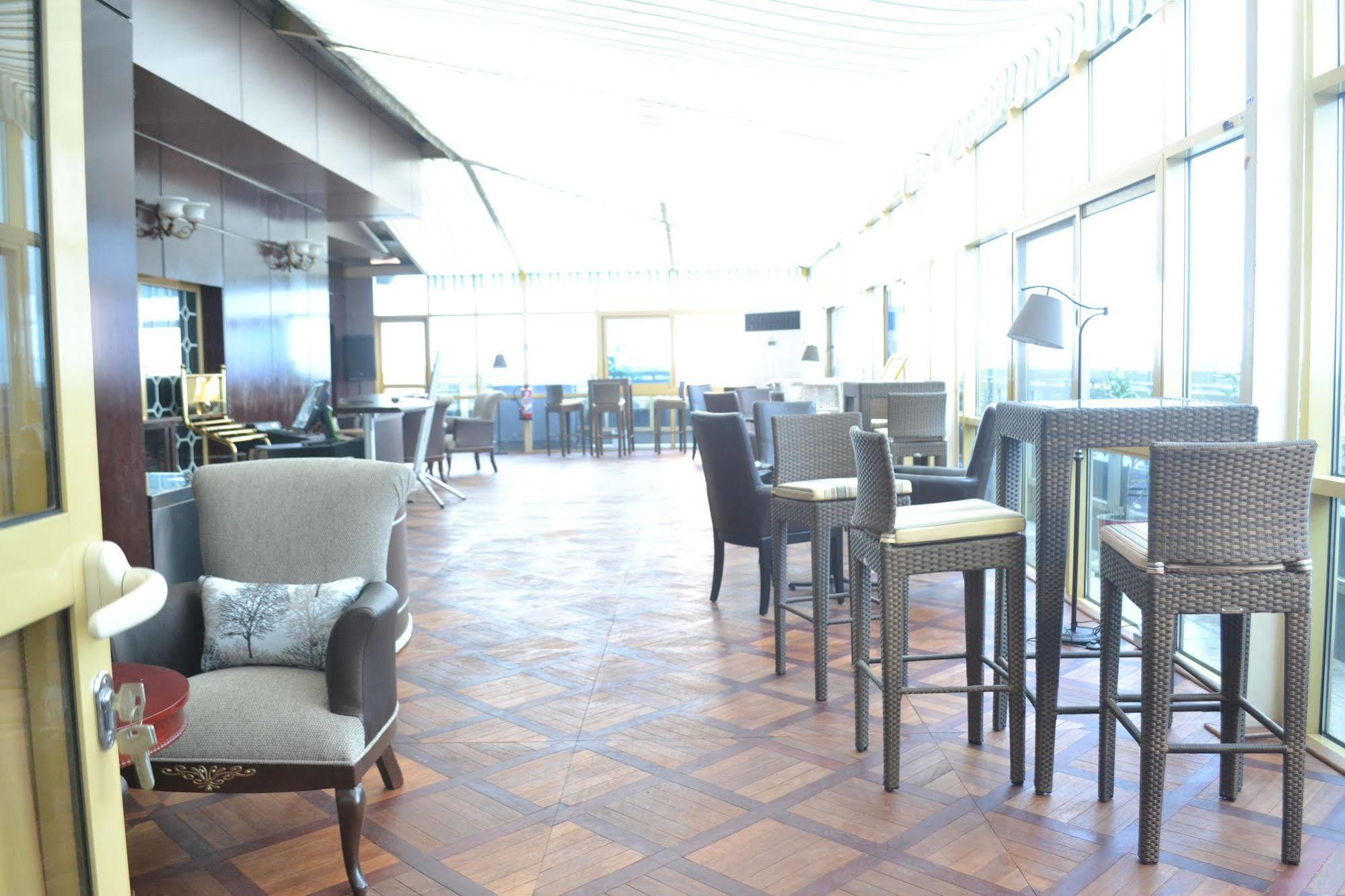 Noubou International Hotel Douala Exterior foto