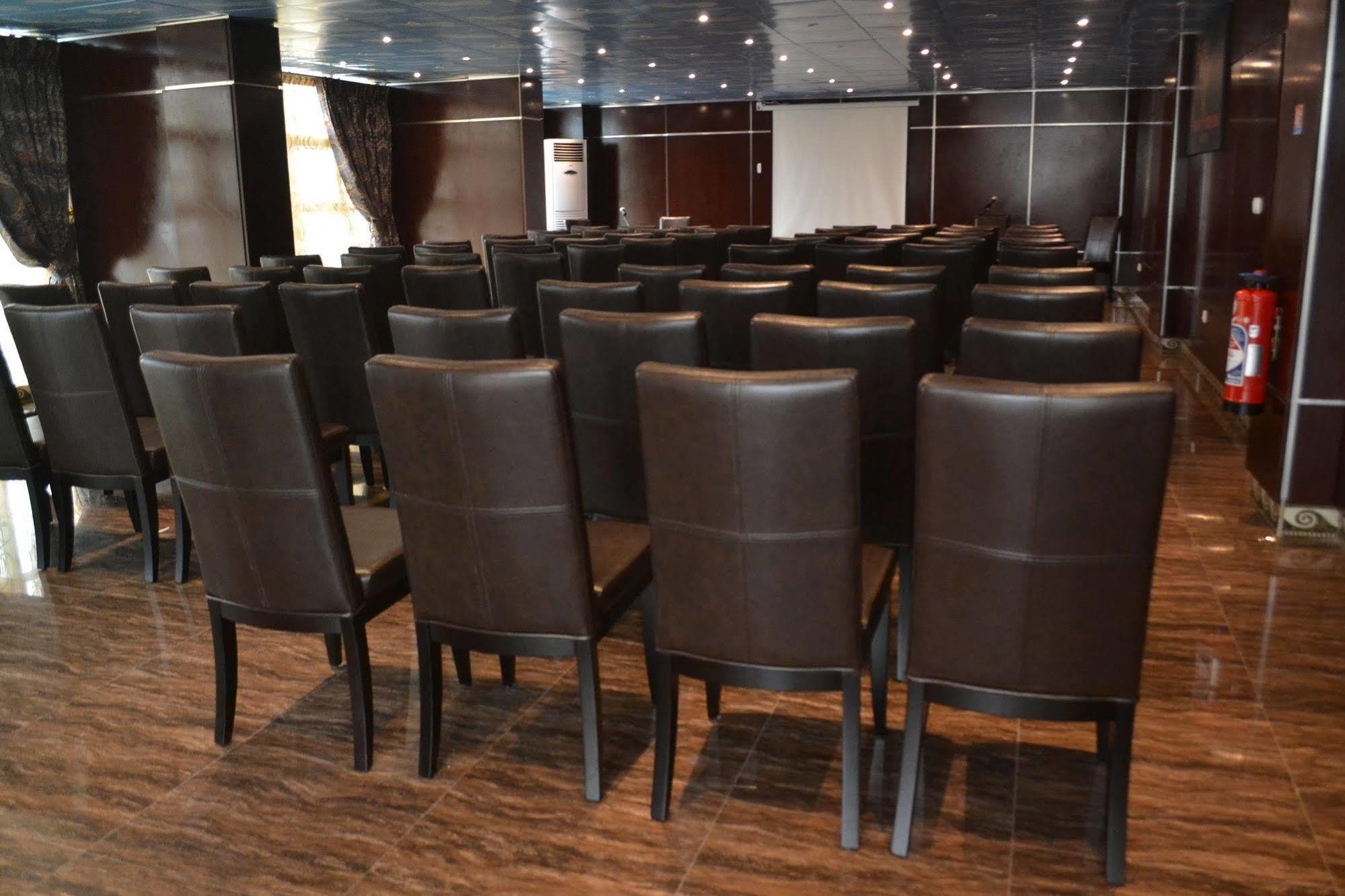 Noubou International Hotel Douala Exterior foto