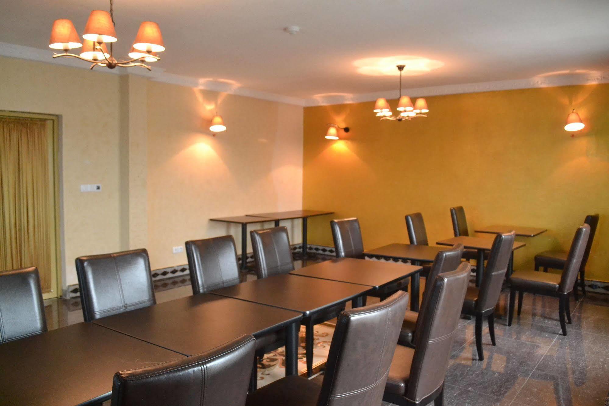 Noubou International Hotel Douala Exterior foto